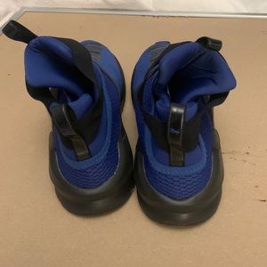 Athletic shoes